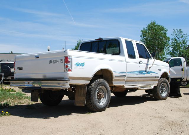 Ford F250 S 2-door Hatchback Pickup Truck