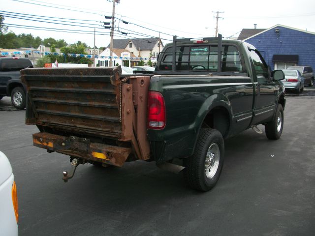 Ford F250 SL 4x4 Regular Cab Pickup Truck