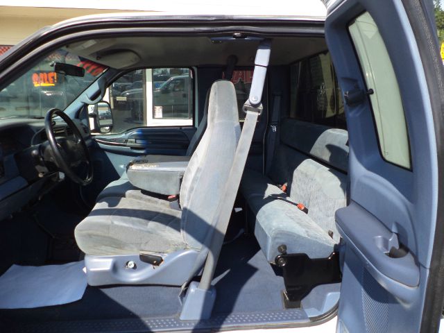 Ford F250 XL Diesel CREW CAB Pickup Truck