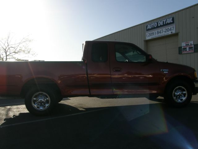 Ford F250 XLT Supercrew Short Bed 2WD Pickup Truck