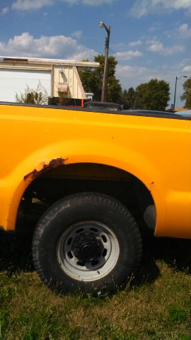 Ford F250 SL 4x4 Regular Cab Pickup Truck