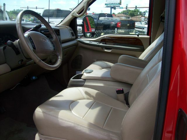 Ford F250 Crew Cab 143.5 WB 4WD SLT Pickup Truck