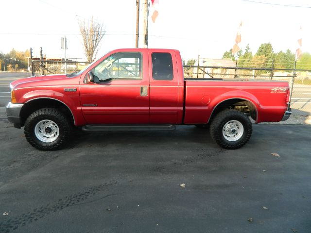 Ford F250 Crew Cab 143.5 WB 4WD SLT Pickup Truck
