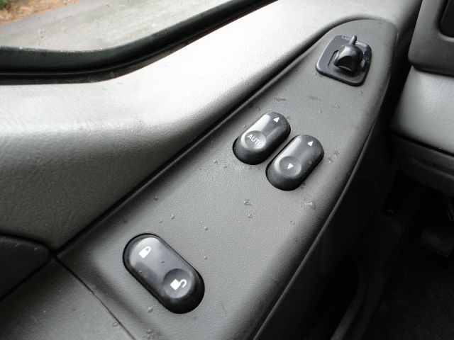 Ford F250 XL 2WD Reg Cab Pickup Truck