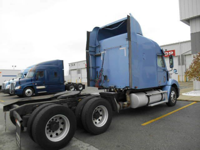 Freightliner CL112 2004 photo 2