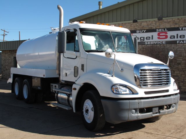 Freightliner CL120 2005 photo 2