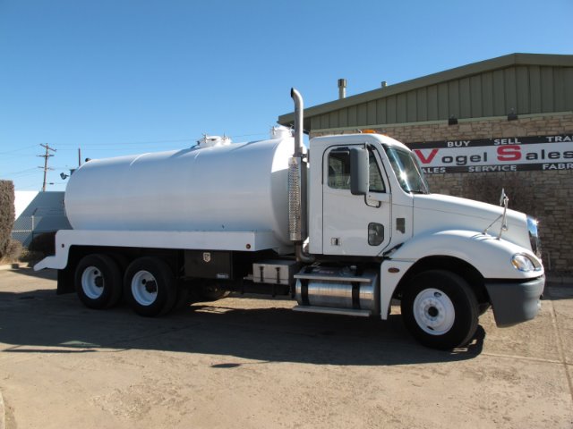 Freightliner CL120 2005 photo 4