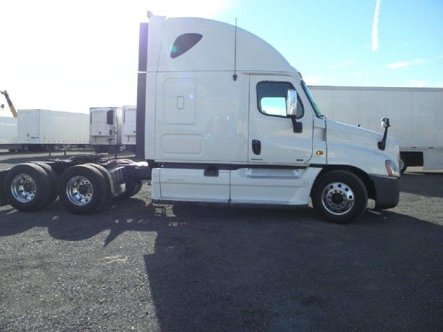 Freightliner Cascadia 2011 photo 2