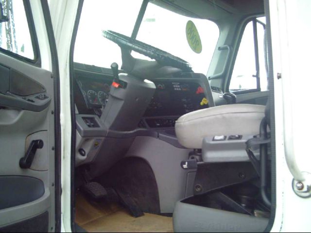 Freightliner Columbia ES Leather Sunroof Power Doors Semi - Heavy Truck
