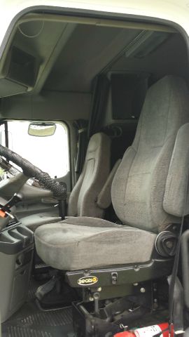 Freightliner Columbian CL120 2003 photo 2