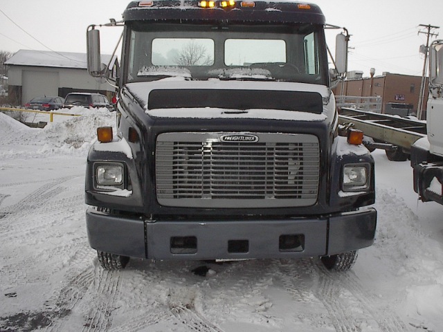 Freightliner FL-70 1997 photo 1
