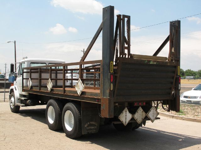 Freightliner FL80 2001 photo 1