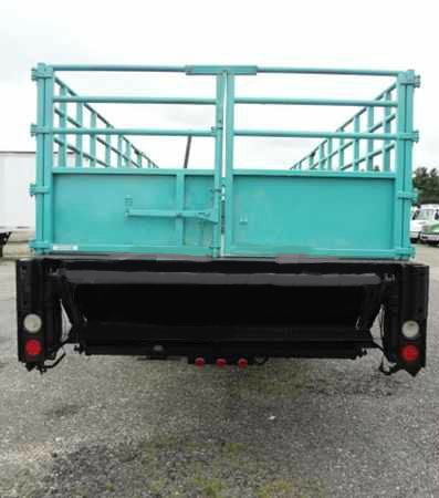 Freightliner M-2 24 foot flatbed 2005 photo 1