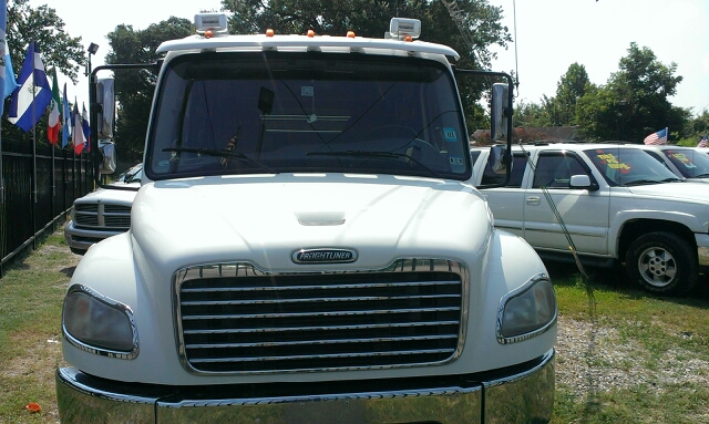 Freightliner M2 106 2005 photo 1