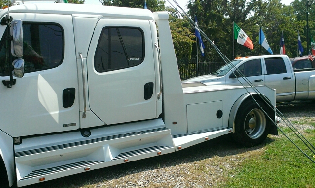 Freightliner M2 106 2005 photo 2