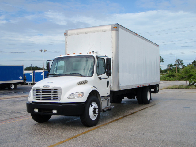 Freightliner M2 BUSINESS CLASS 2006 photo 2