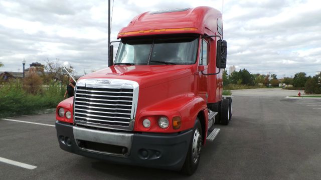Freightliner ST 120 1500 4WD Crew Cab LT 4x4 Truck Semi - Heavy Truck