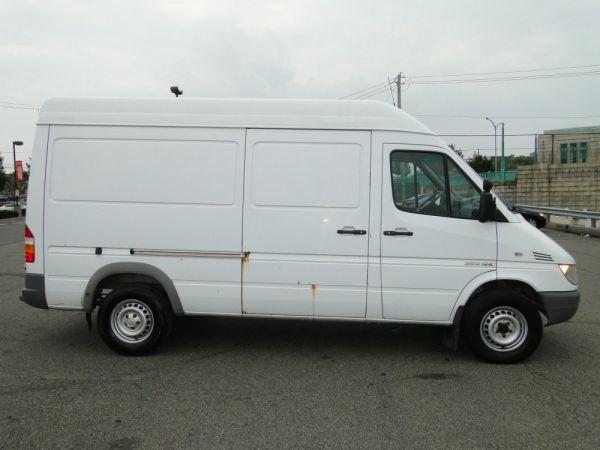 Freightliner Sprinter 2500 Base Passenger Van