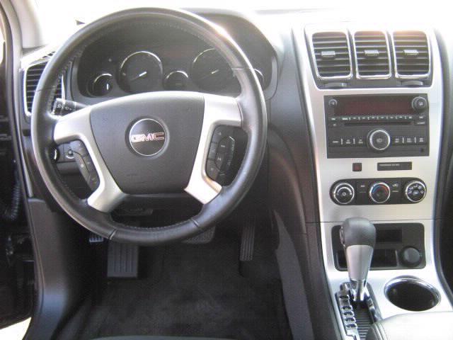 GMC Acadia 2008 photo 2