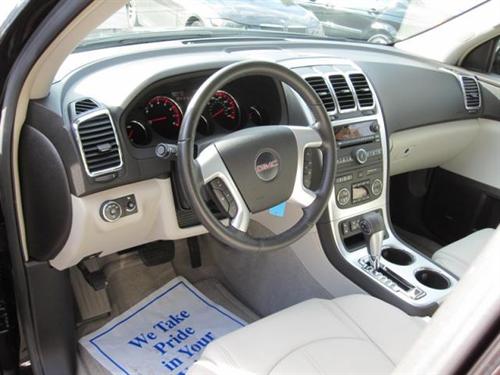 GMC Acadia 2008 photo 2
