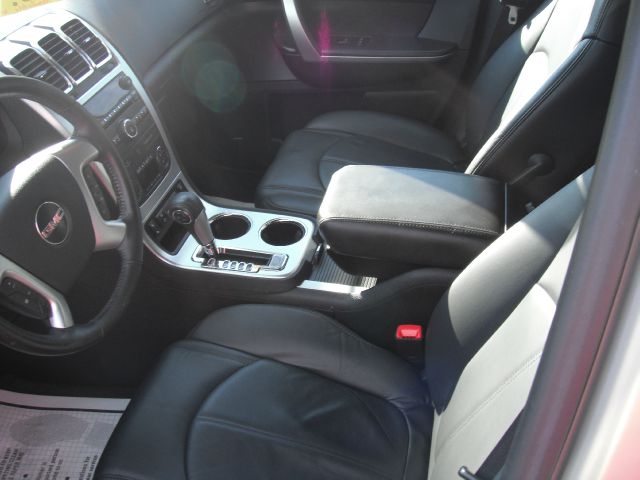 GMC Acadia 2008 photo 2