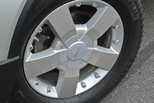 GMC Acadia 2008 photo 2