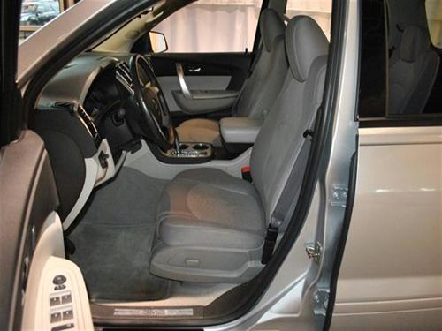 GMC Acadia 2009 photo 2