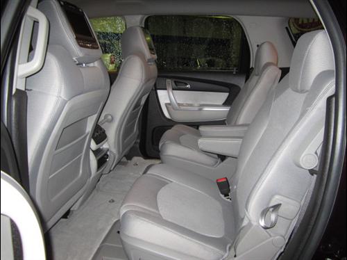 GMC Acadia 2009 photo 2