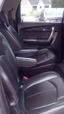 GMC Acadia 2009 photo 2