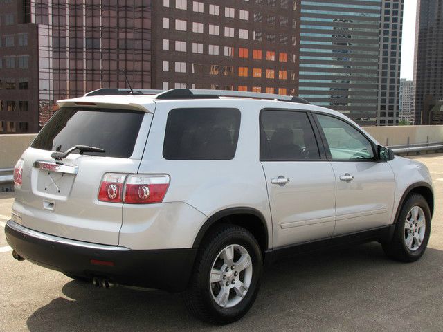 GMC Acadia 2009 photo 2