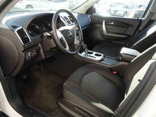 GMC Acadia 2010 photo 2