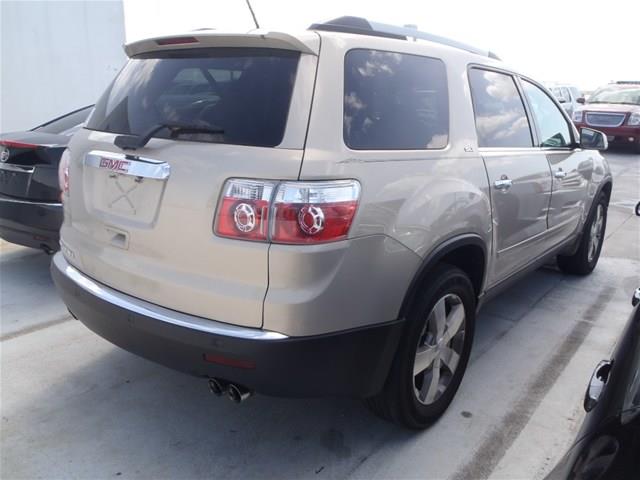 GMC Acadia 2010 photo 2