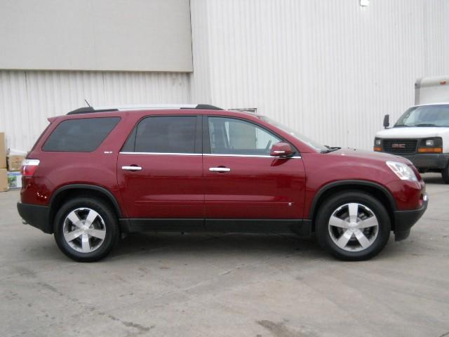 GMC Acadia 2010 photo 2