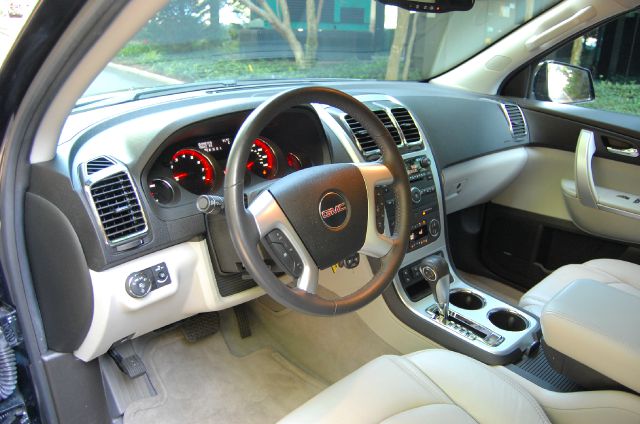 GMC Acadia 2010 photo 1