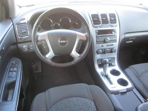 GMC Acadia 2010 photo 2