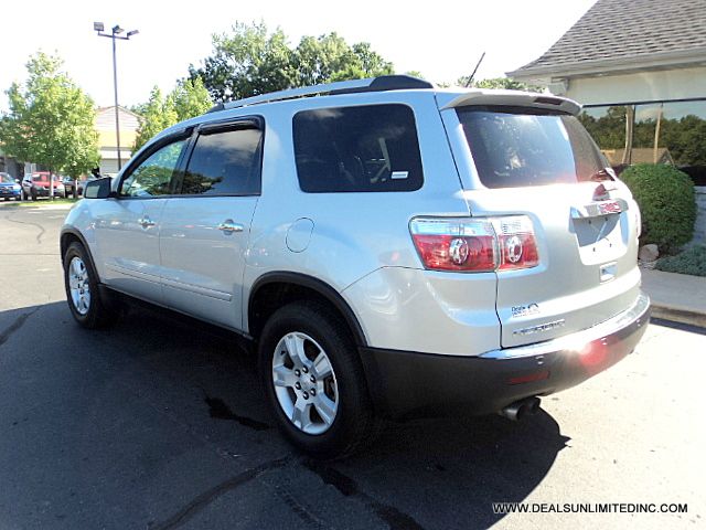 GMC Acadia 2010 photo 2