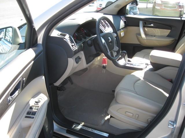 GMC Acadia 2011 photo 2