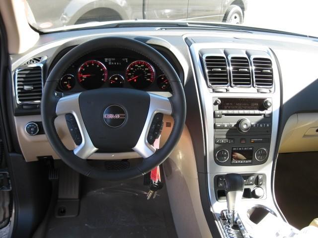 GMC Acadia 2011 photo 3