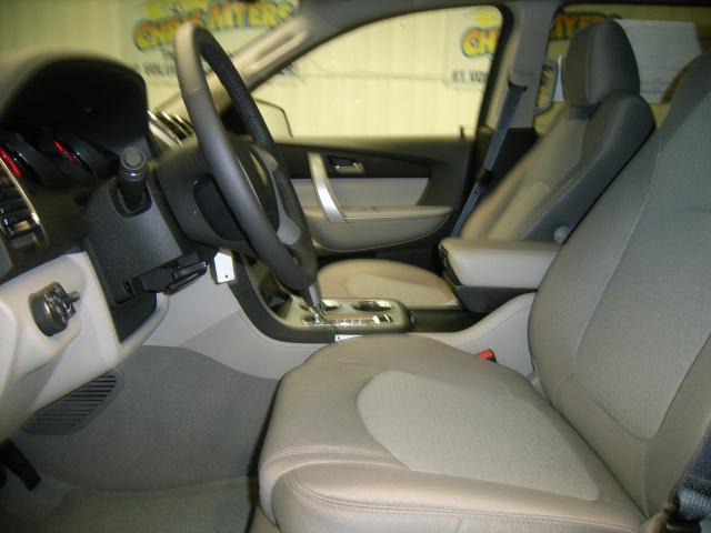 GMC Acadia 2011 photo 3
