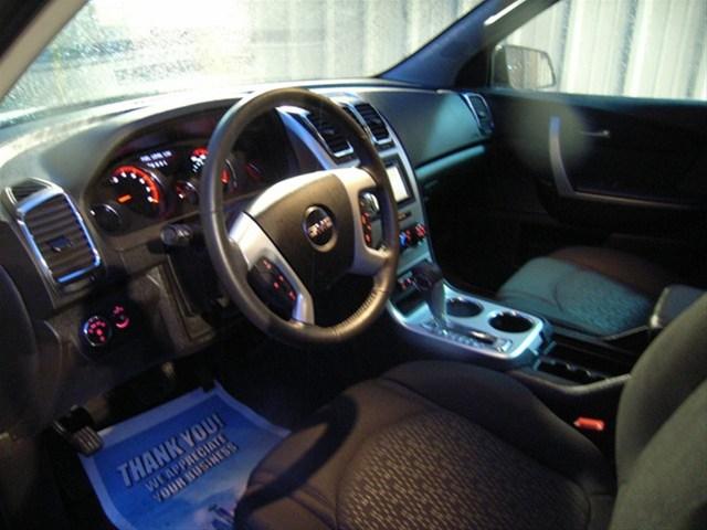 GMC Acadia 2011 photo 2