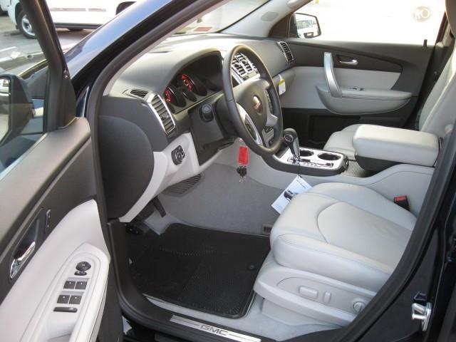 GMC Acadia 2011 photo 2