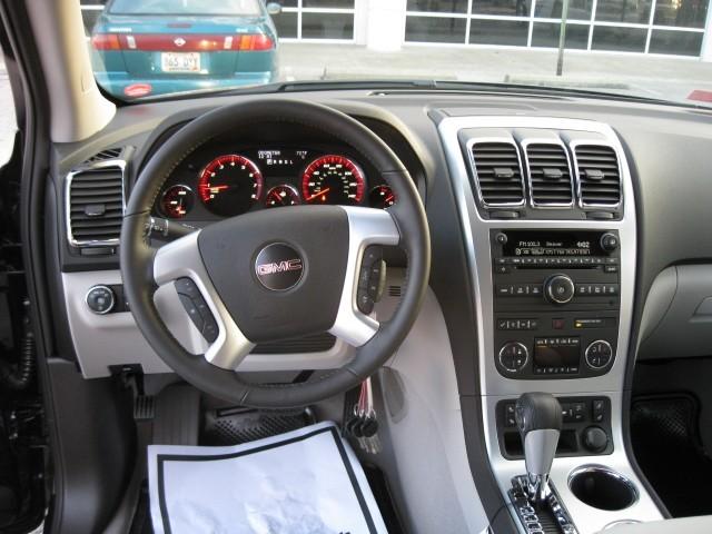 GMC Acadia 2011 photo 3