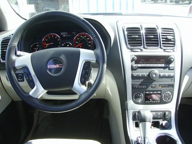 GMC Acadia 2011 photo 3