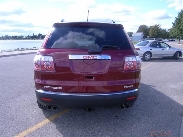 GMC Acadia 2011 photo 2