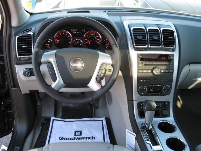GMC Acadia 2011 photo 3