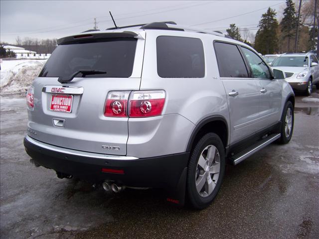 GMC Acadia 2011 photo 2