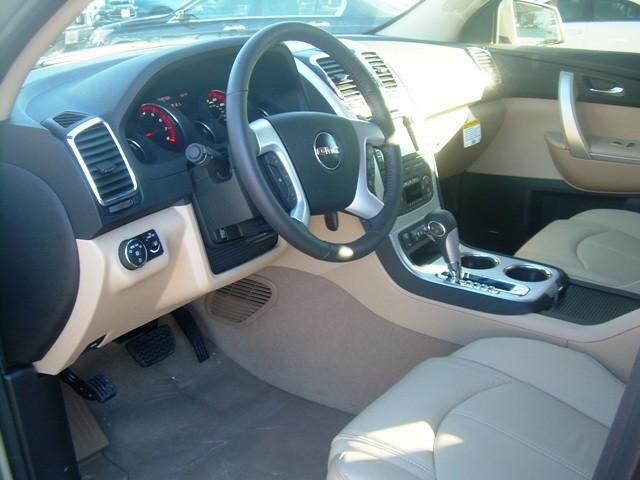 GMC Acadia 2011 photo 2