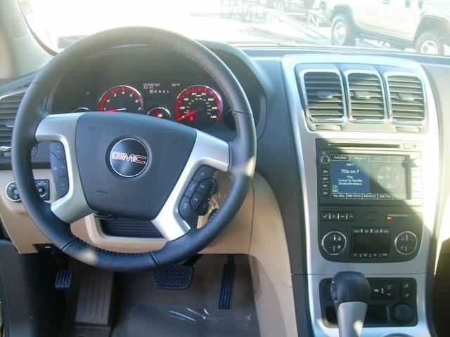 GMC Acadia 2011 photo 3