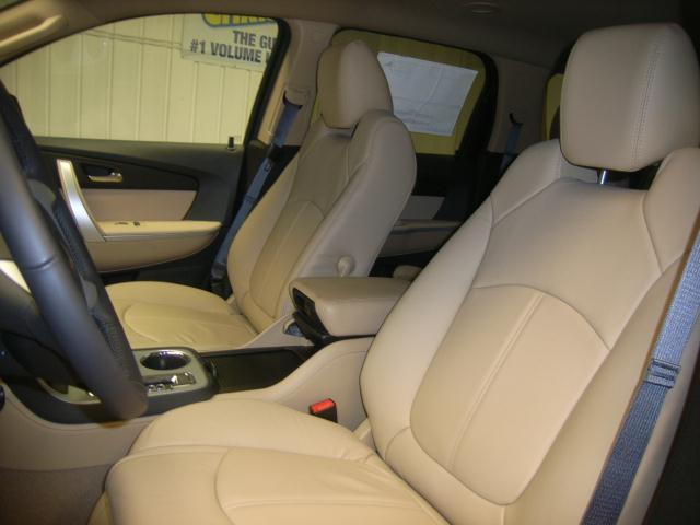 GMC Acadia 2011 photo 3