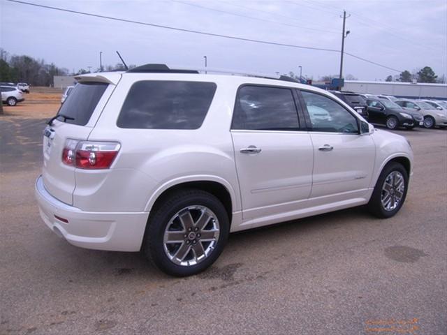 GMC Acadia 2011 photo 2